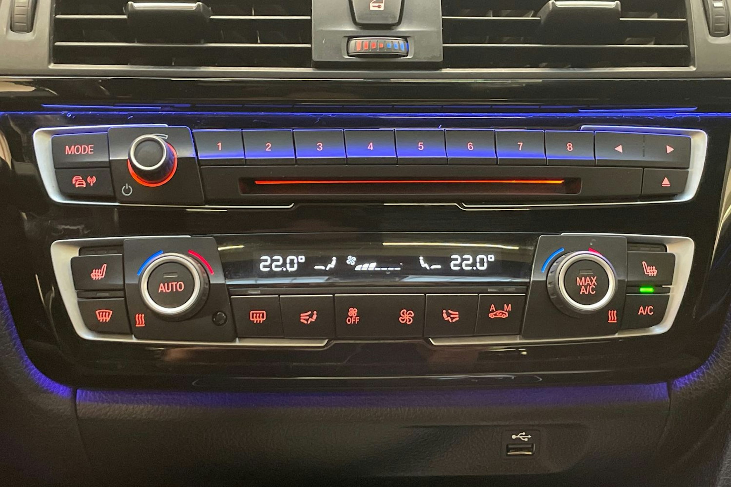 valkoinen BMW 330 2018 kuva 23.