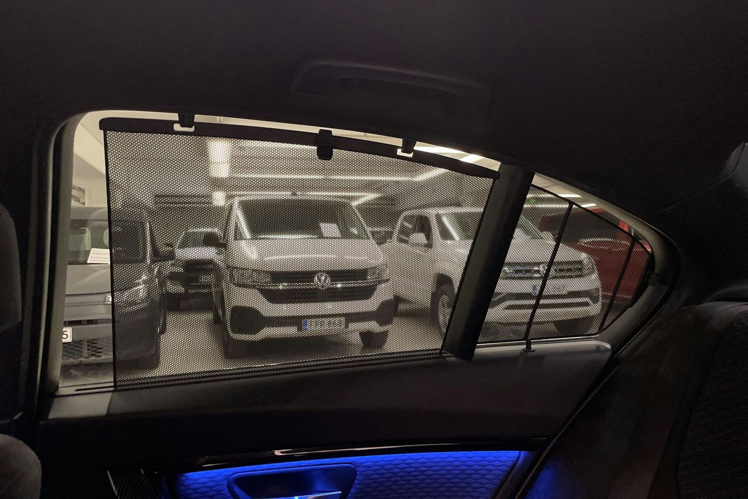 valkoinen BMW 330 2018 kuva 27.