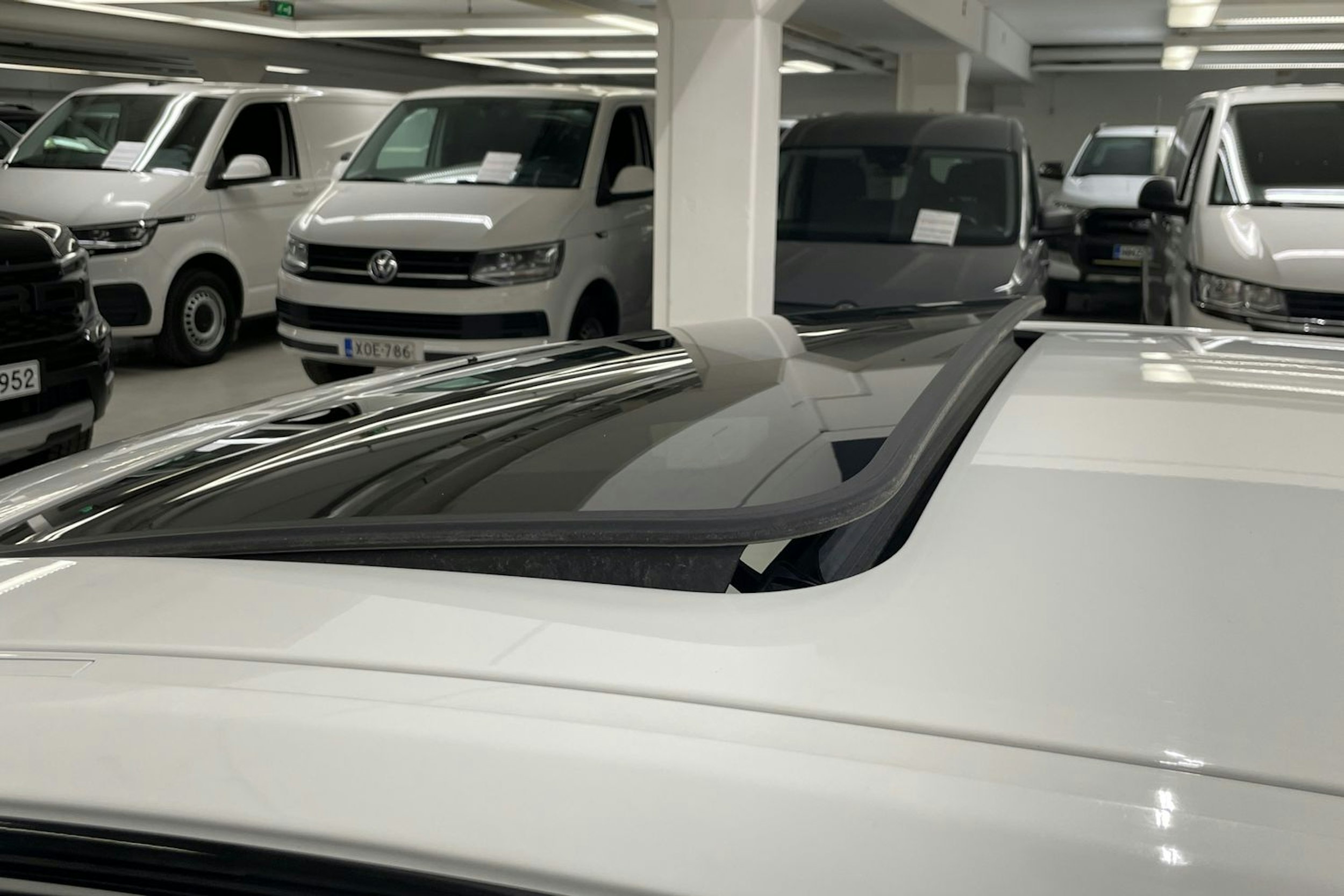 valkoinen BMW 330 2018 kuva 28.