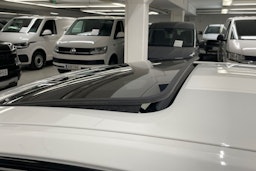 valkoinen BMW 330 2018 kuva 28.