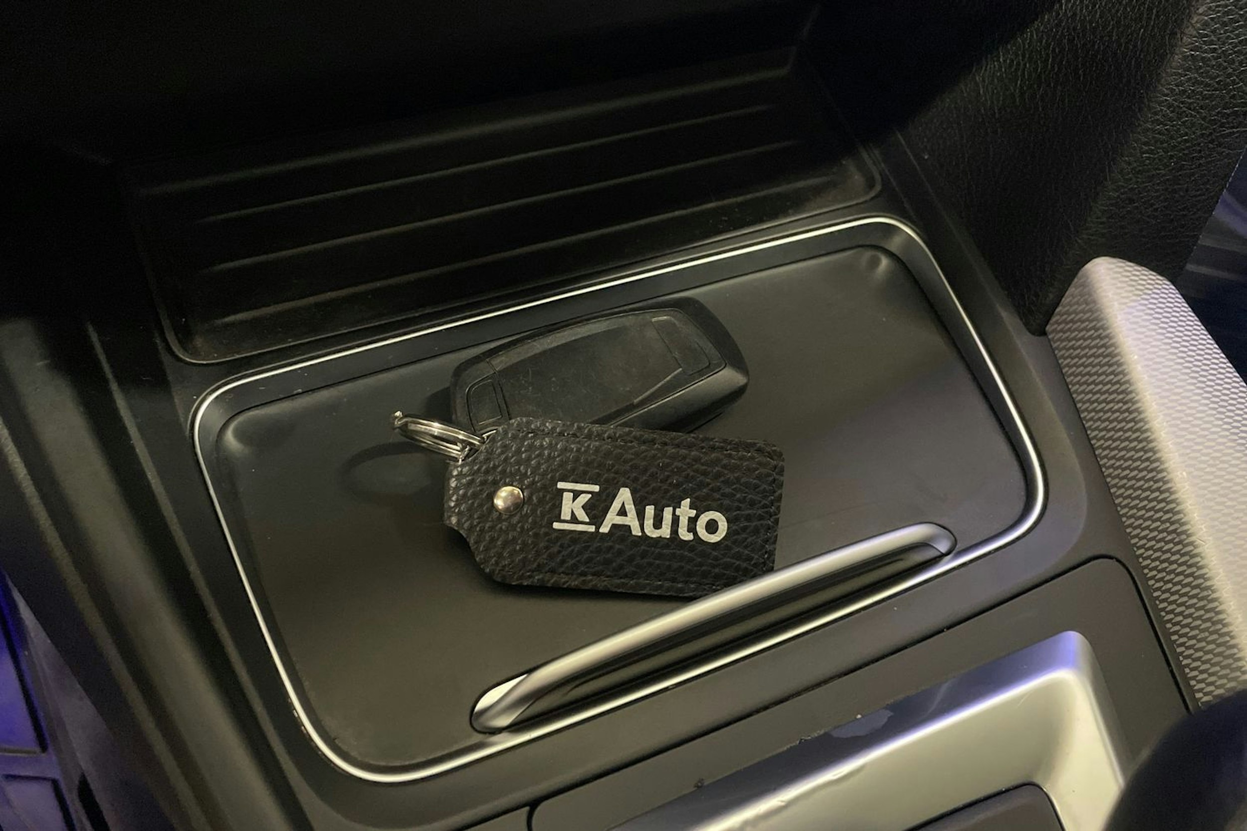 valkoinen BMW 330 2018 kuva 29.