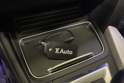 valkoinen BMW 330 2018 kuva 29.