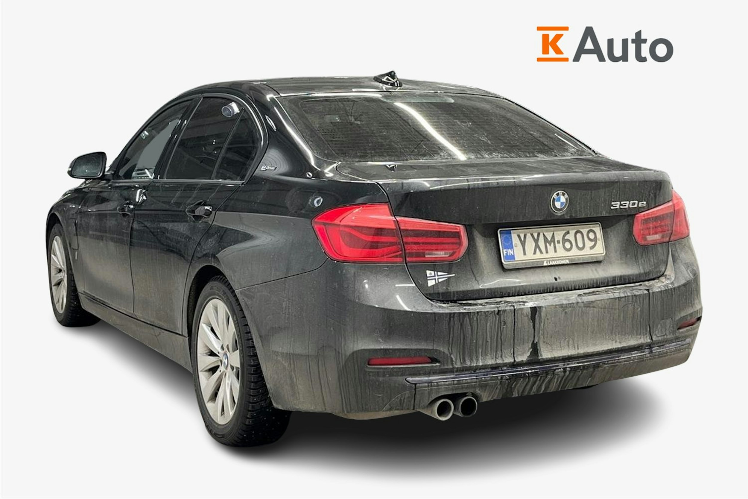 musta BMW 330 2018 kuva 2.
