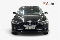 musta BMW 330 2018 kuva 5.