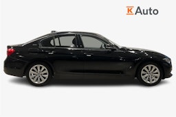 musta BMW 330 2018 kuva 7.