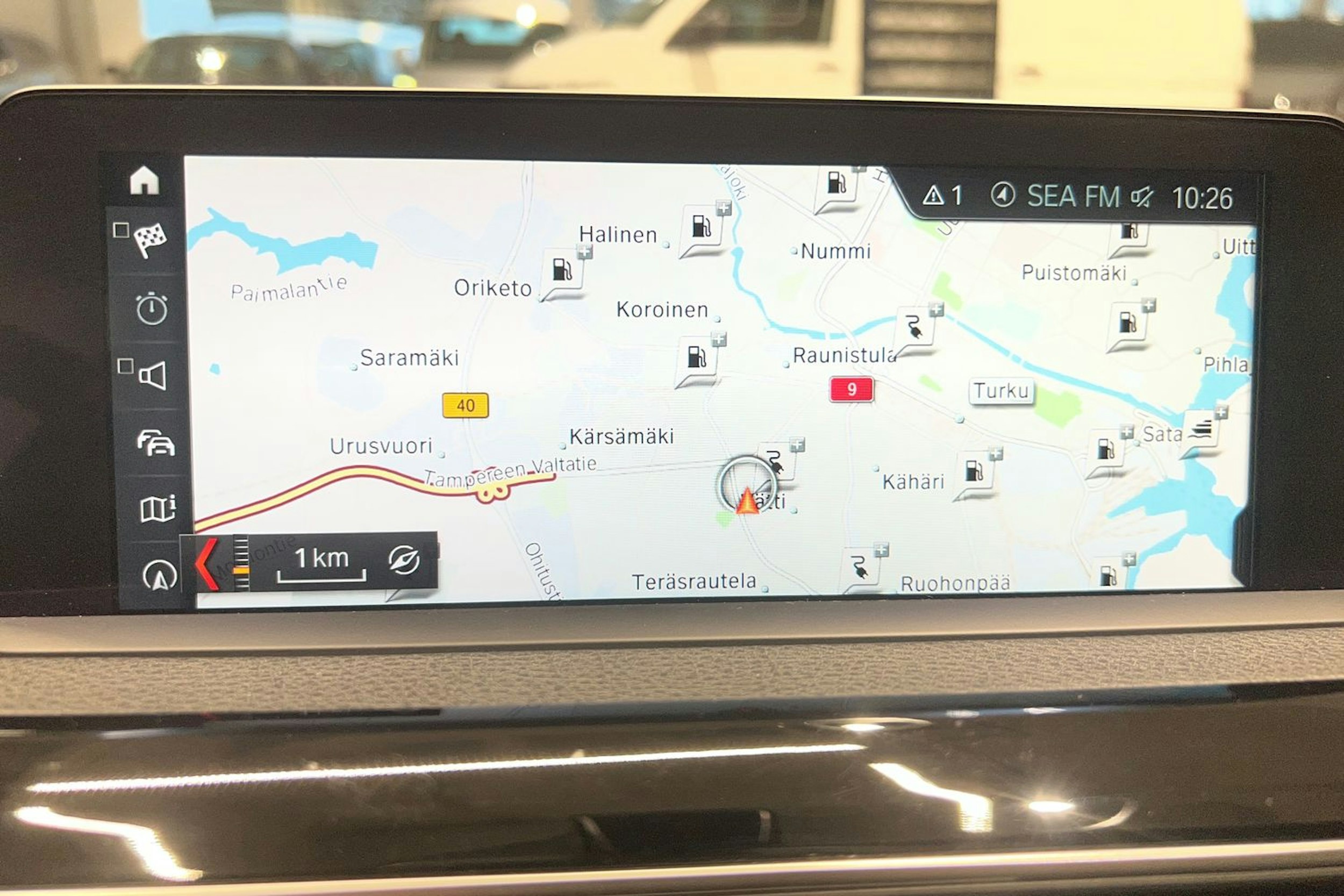 musta BMW 330 2018 kuva 16.