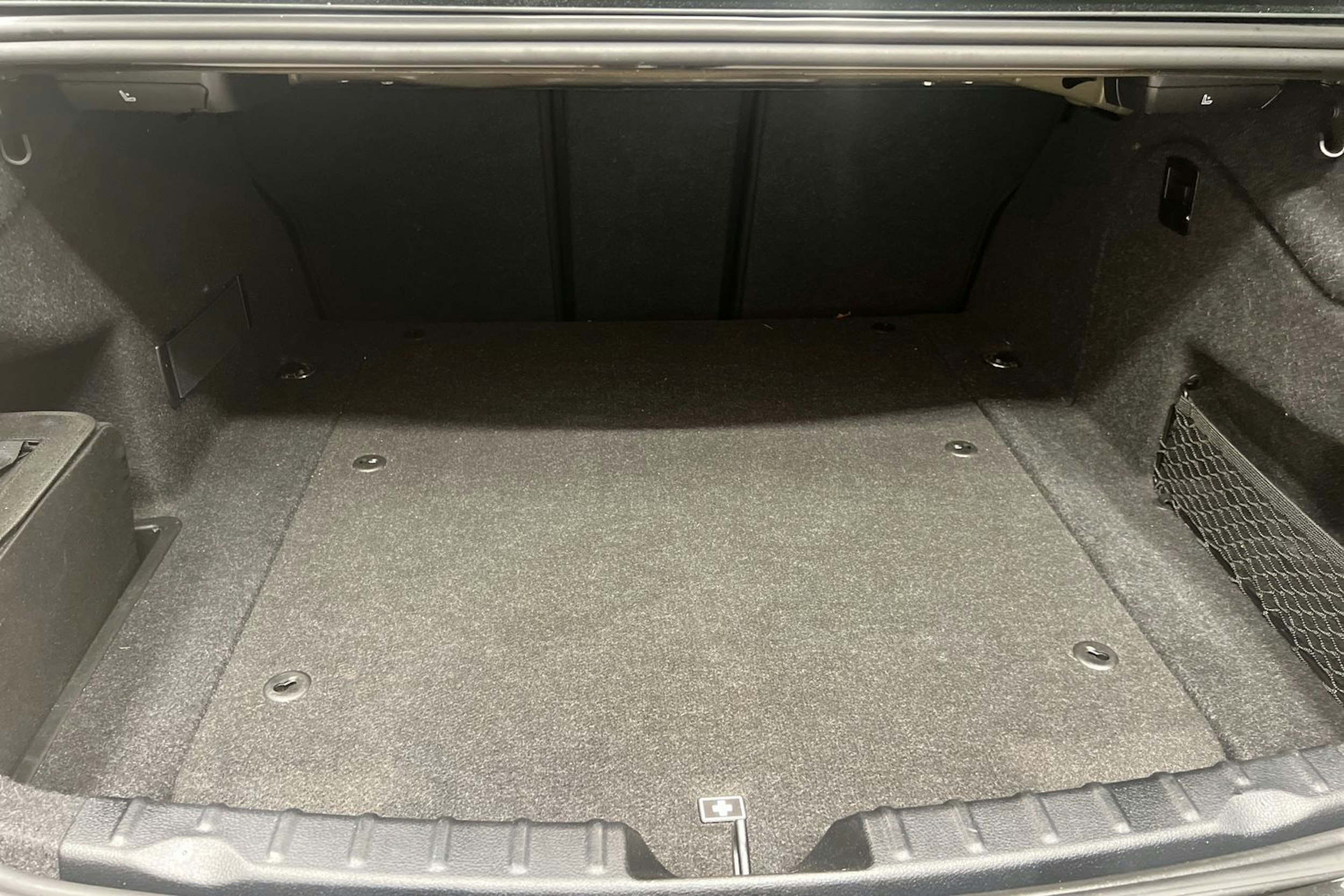 musta BMW 330 2018 kuva 19.