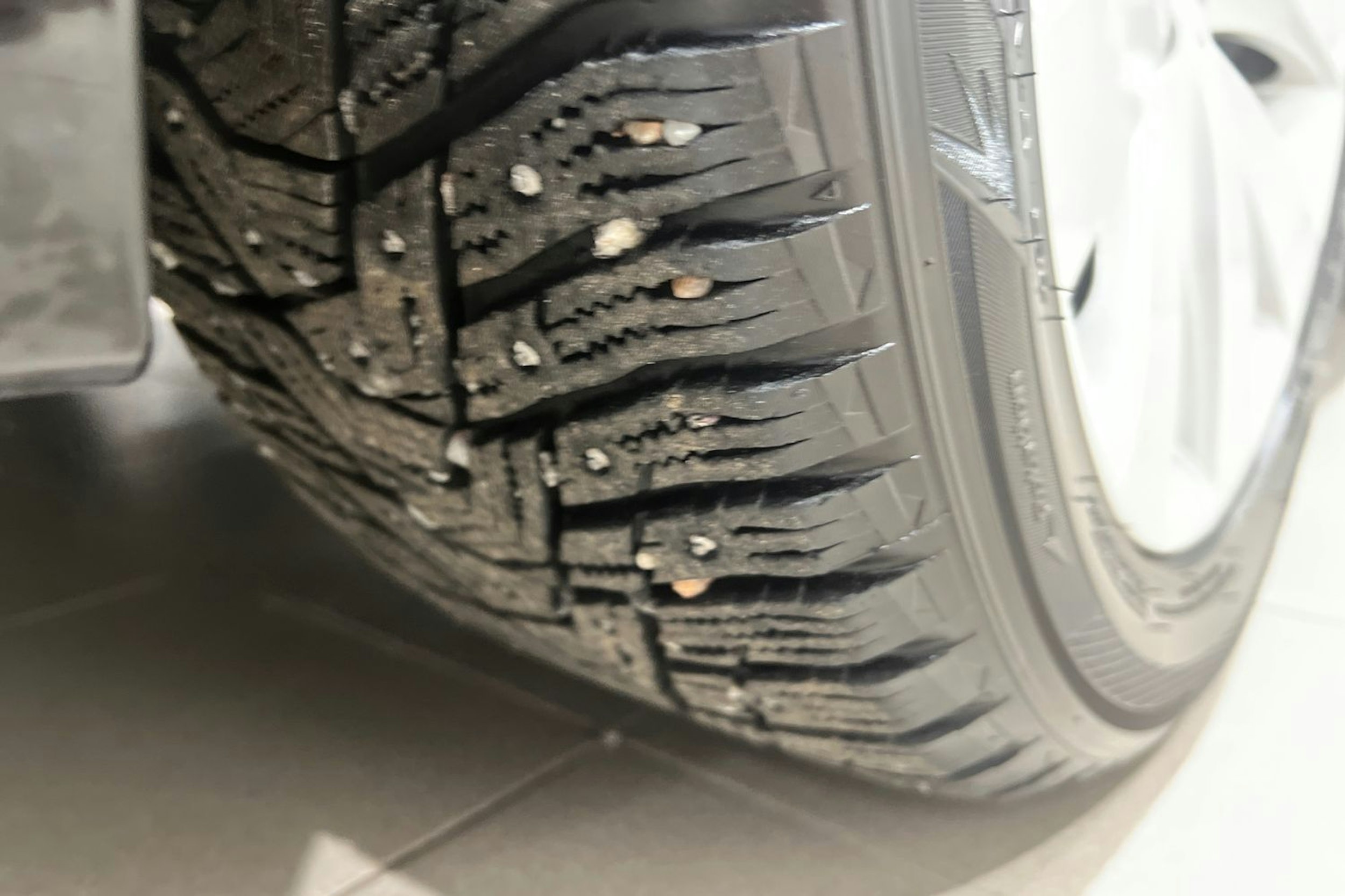 musta BMW 330 2018 kuva 22.