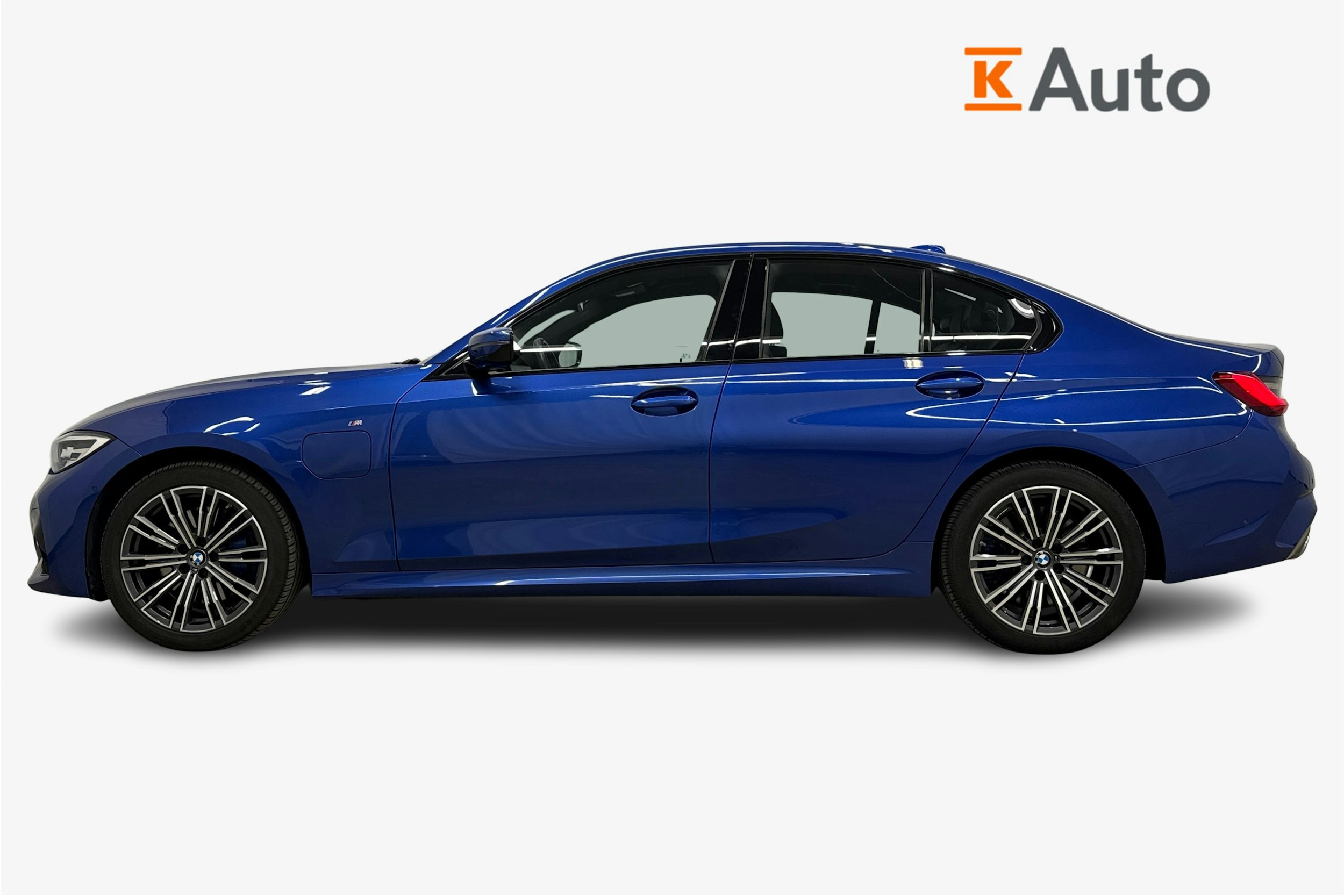 met. sininen BMW 330 2019 kuva 5.