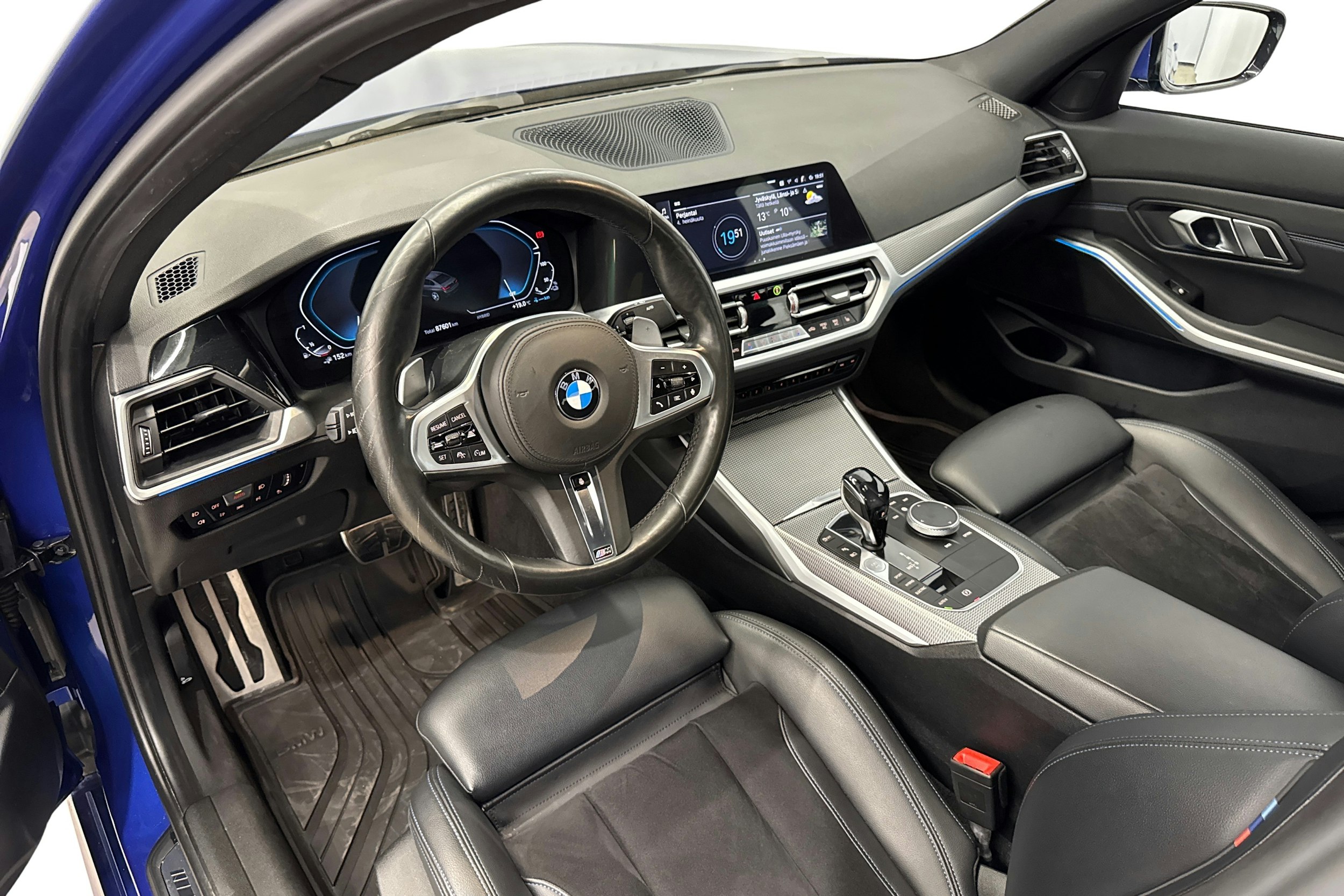 met. sininen BMW 330 2019 kuva 6.