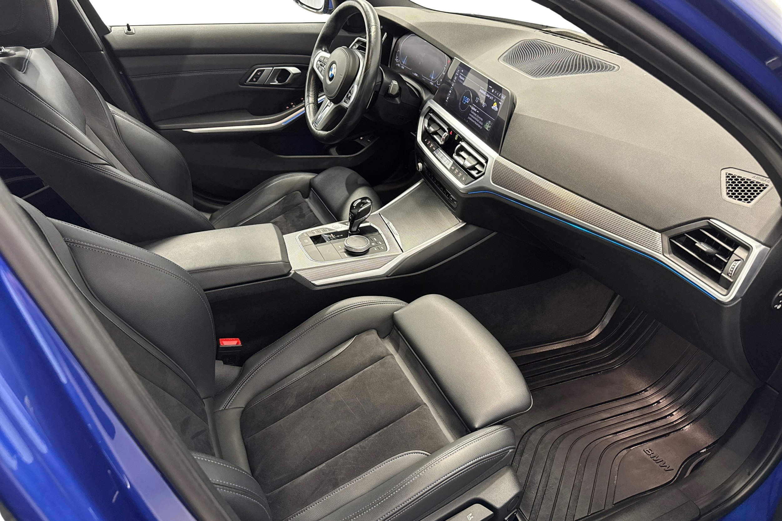 met. sininen BMW 330 2019 kuva 7.