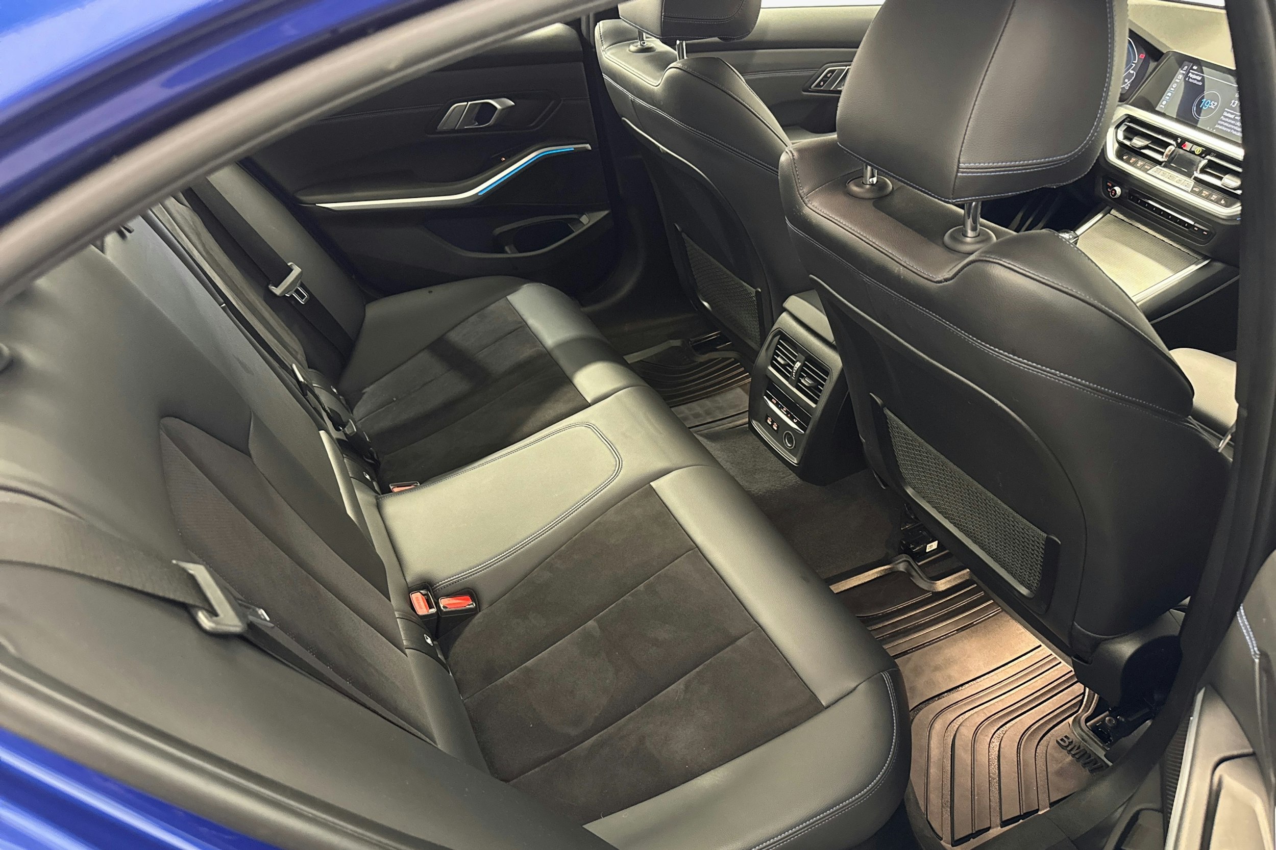met. sininen BMW 330 2019 kuva 9.