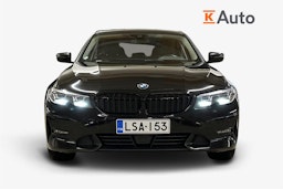 musta BMW 330 2020 kuva 4.