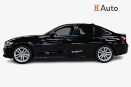 musta BMW 330 2020 kuva 5.