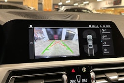 musta BMW 330 2020 kuva 12.