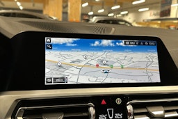 musta BMW 330 2020 kuva 13.