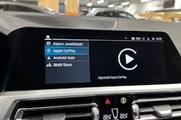 musta BMW 330 2020 kuva 14.