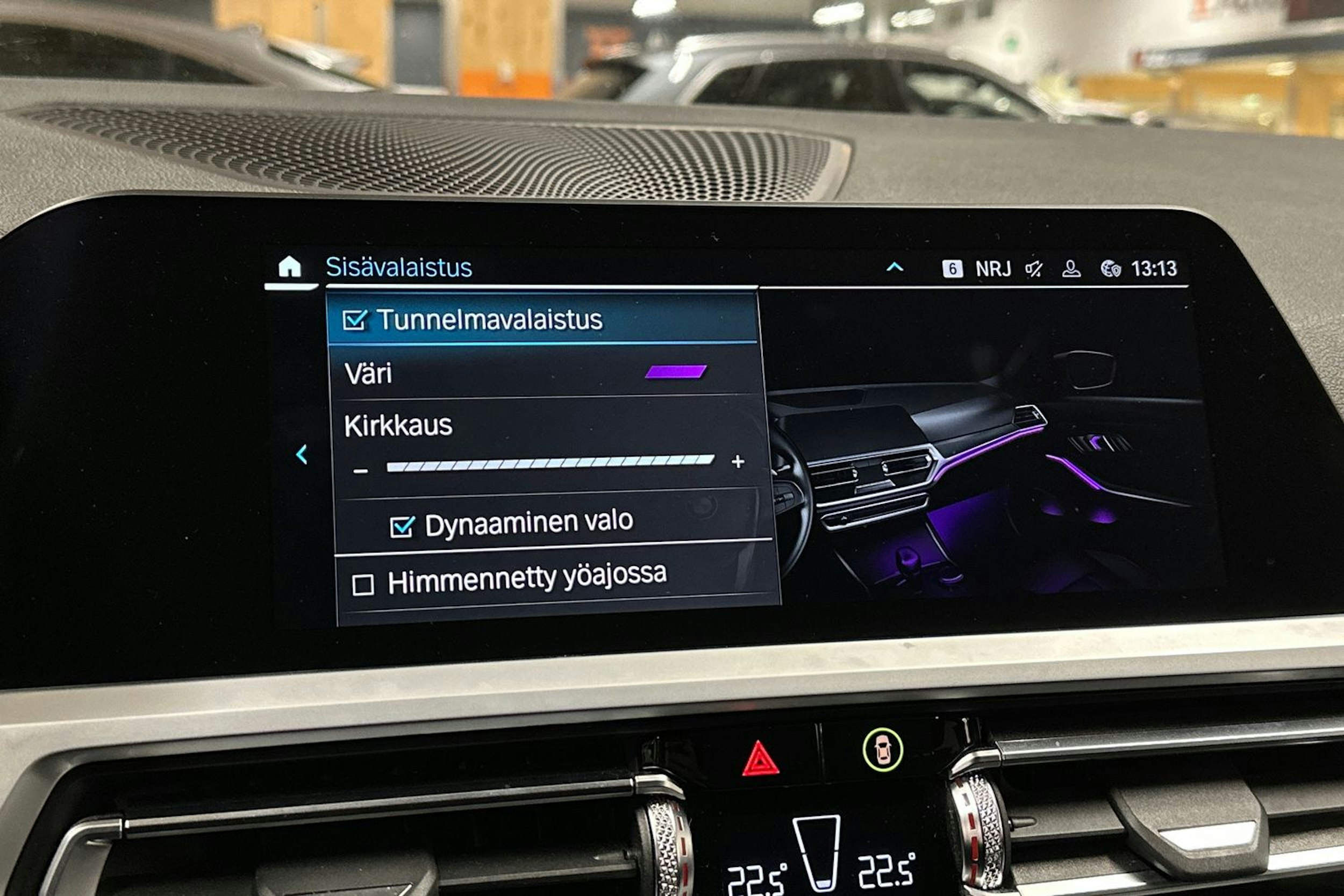 musta BMW 330 2020 kuva 15.