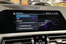 musta BMW 330 2020 kuva 15.