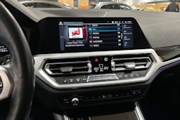 musta BMW 330 2020 kuva 16.