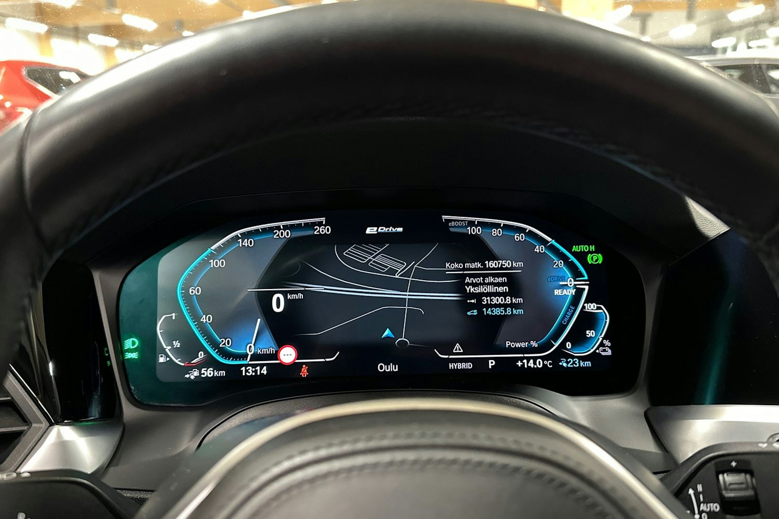 musta BMW 330 2020 kuva 18.