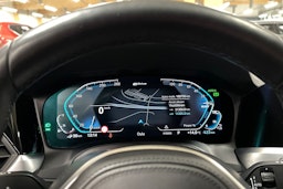 musta BMW 330 2020 kuva 18.