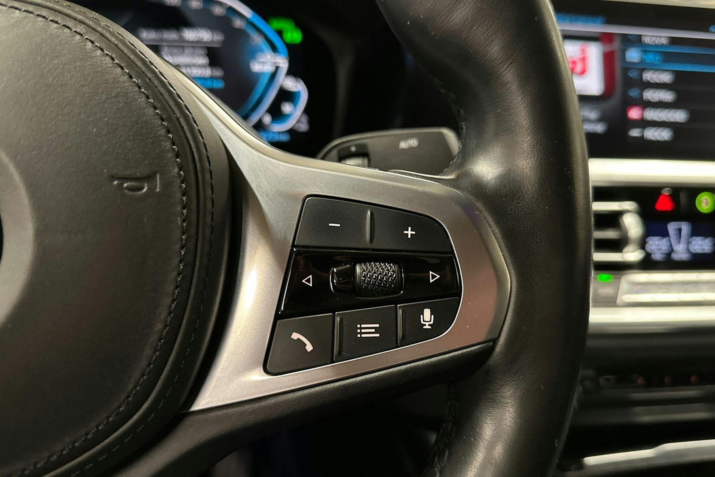 musta BMW 330 2020 kuva 20.