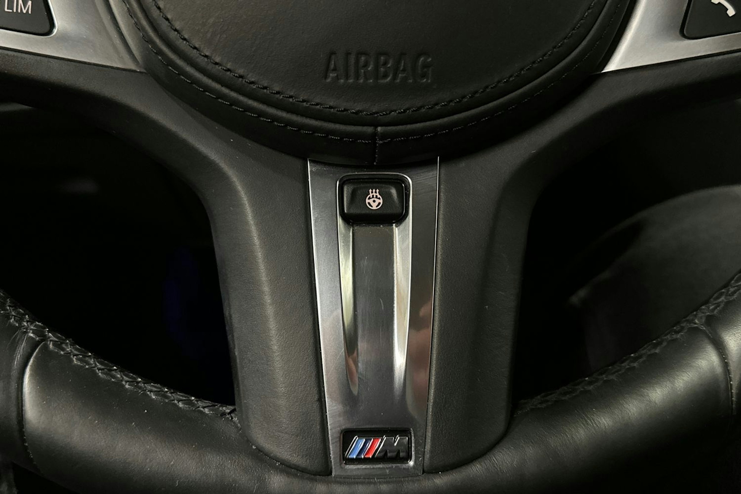 musta BMW 330 2020 kuva 21.