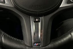 musta BMW 330 2020 kuva 21.