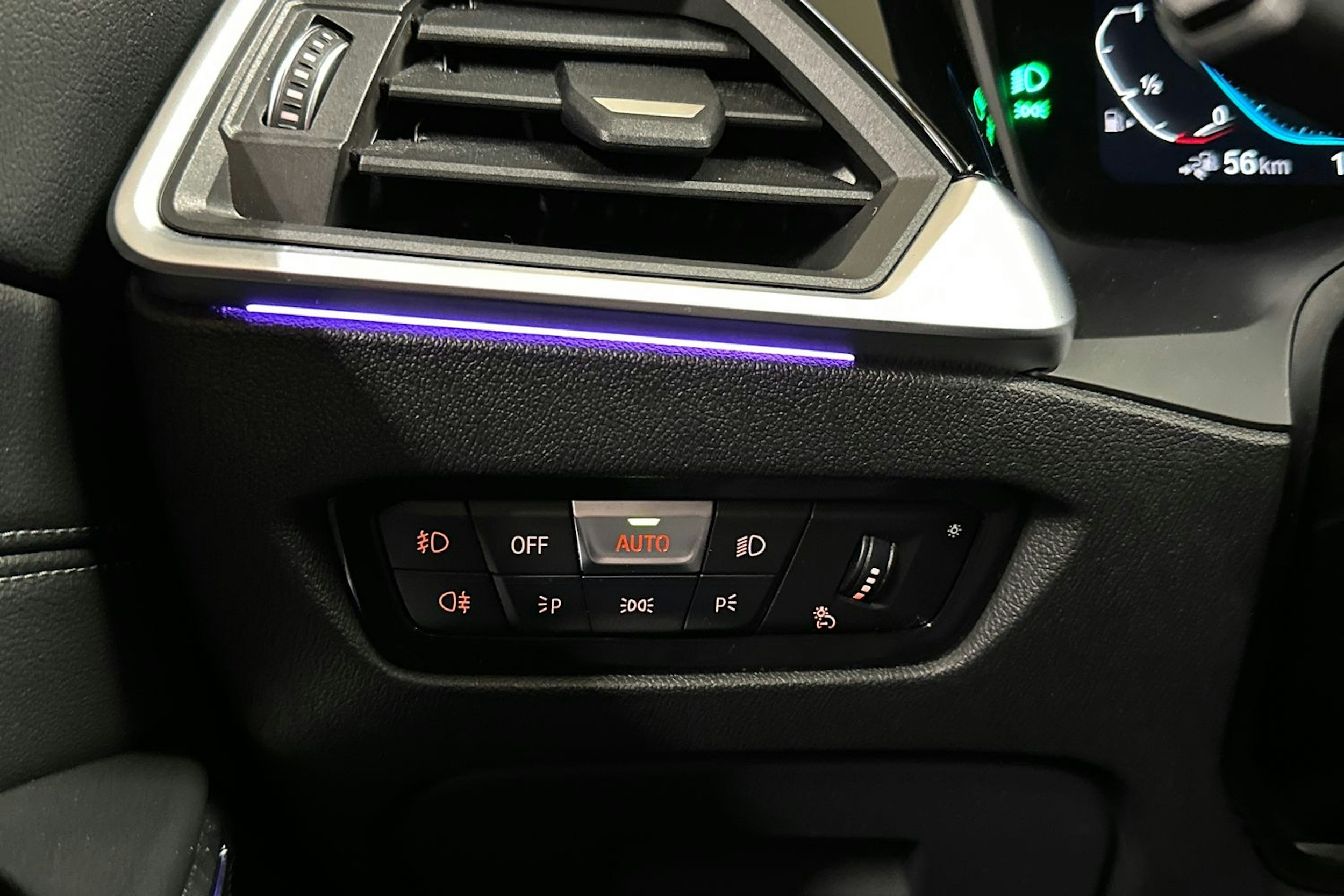 musta BMW 330 2020 kuva 22.