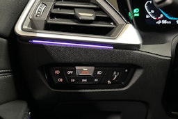 musta BMW 330 2020 kuva 22.