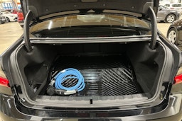 musta BMW 330 2020 kuva 24.