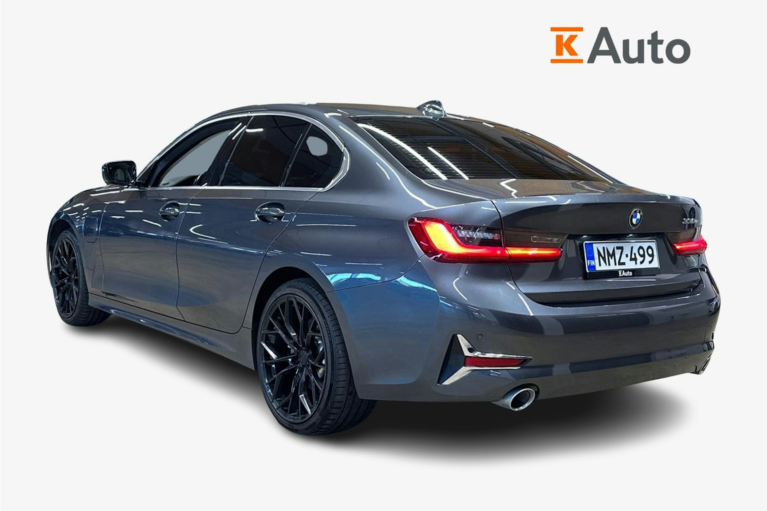harmaa BMW 330 2020 kuva 2.