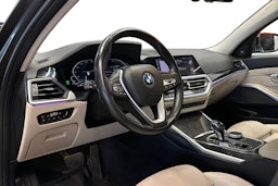 harmaa BMW 330 2020 kuva 7.