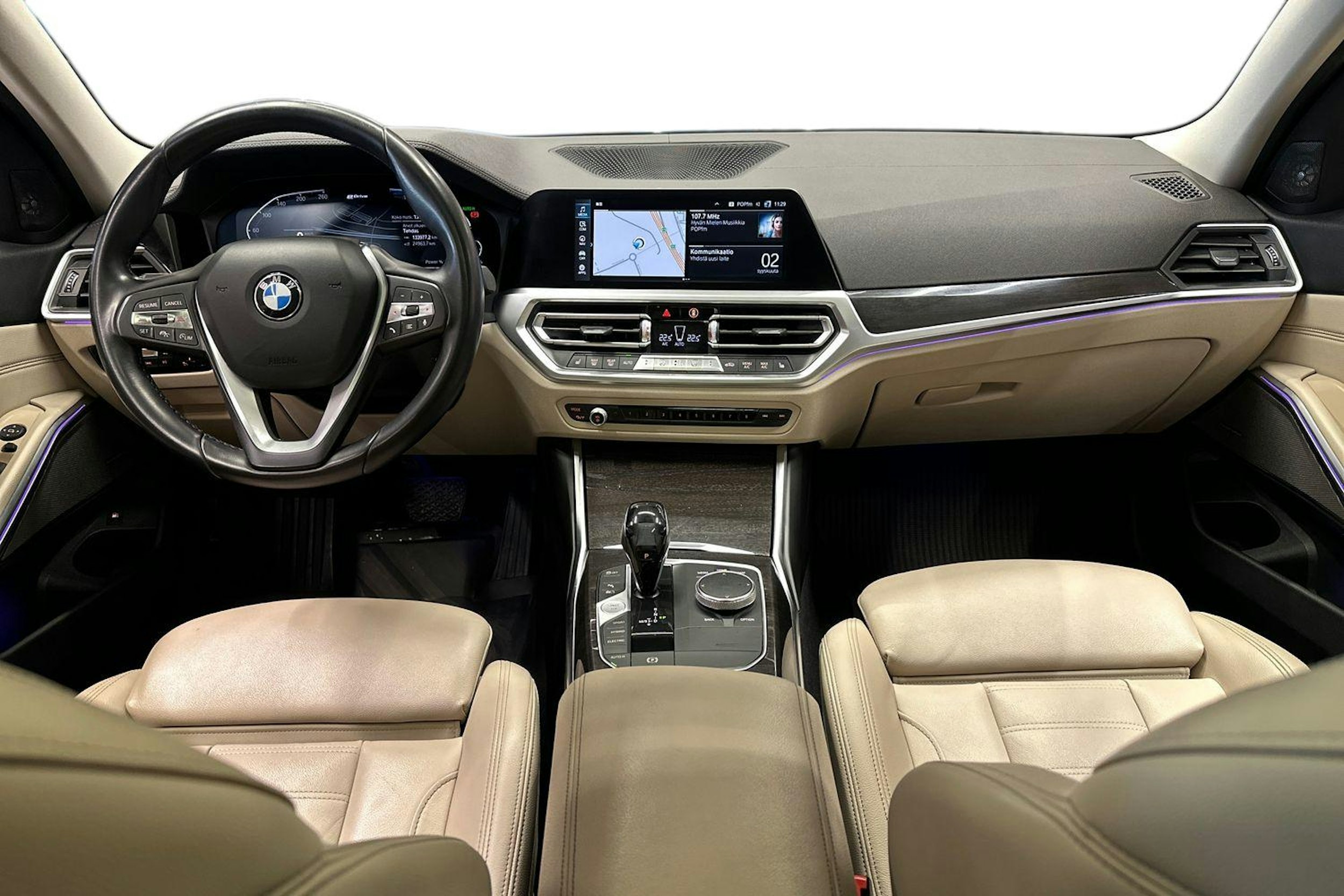 harmaa BMW 330 2020 kuva 9.
