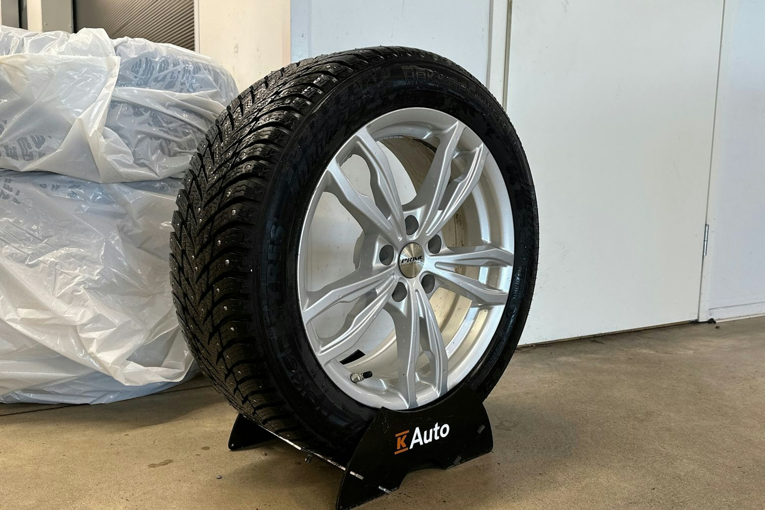 harmaa BMW 330 2020 kuva 13.