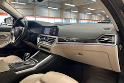 harmaa BMW 330 2020 kuva 14.