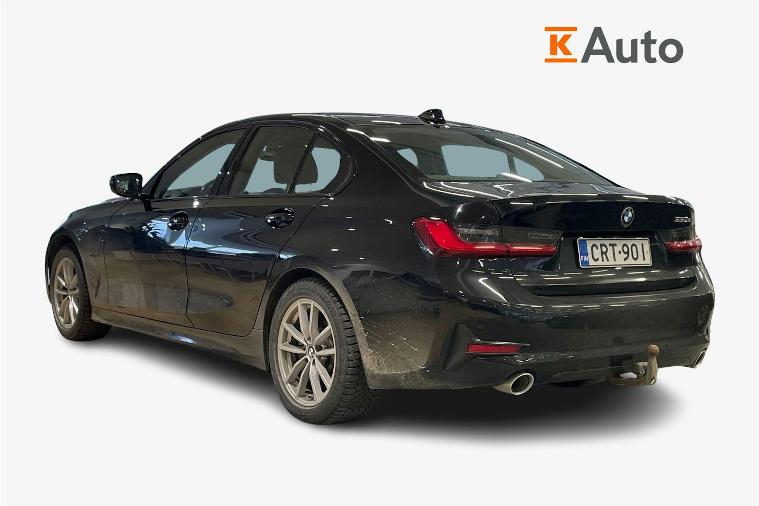 musta BMW 330 2020 kuva 2.