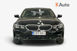 musta BMW 330 2020 kuva 4.