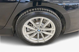 musta BMW 330 2020 kuva 9.