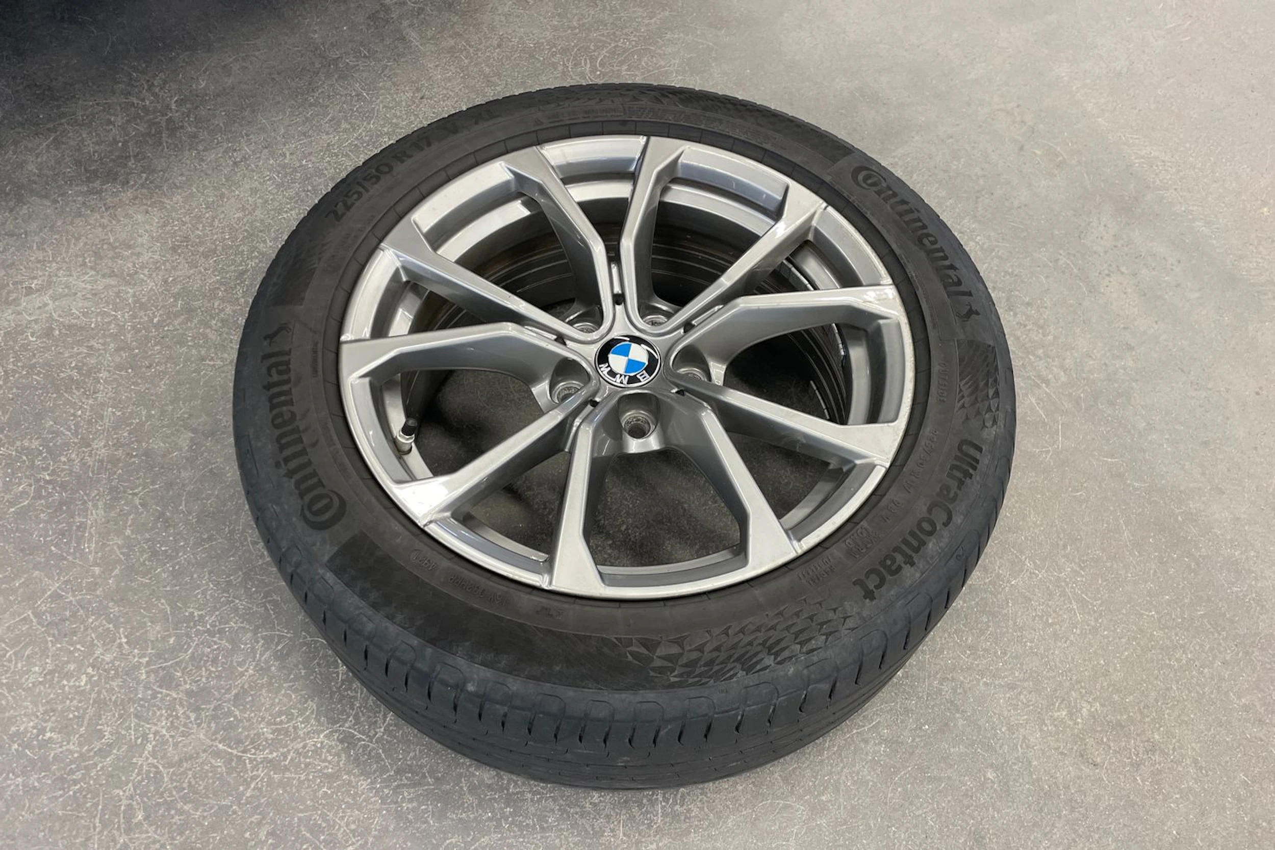 musta BMW 330 2020 kuva 10.