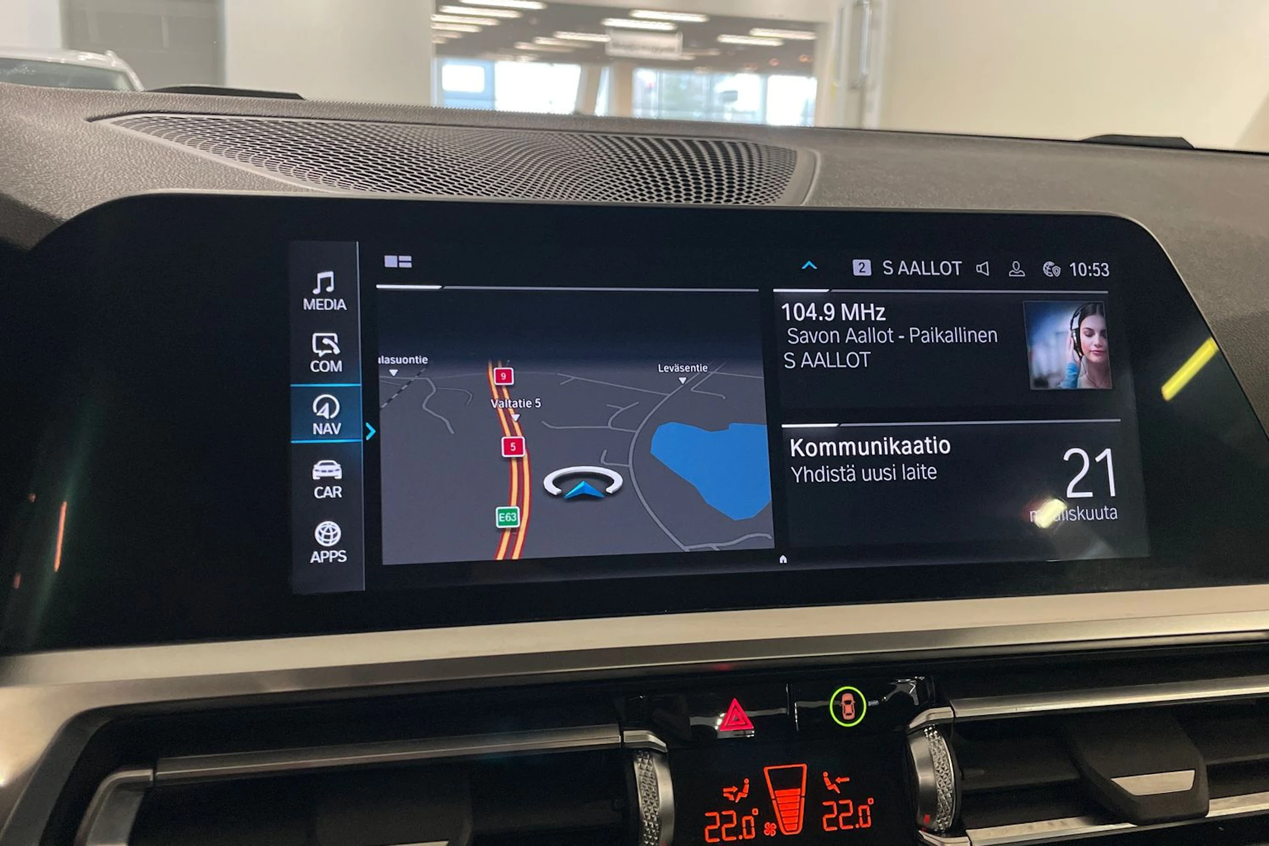 musta BMW 330 2020 kuva 12.