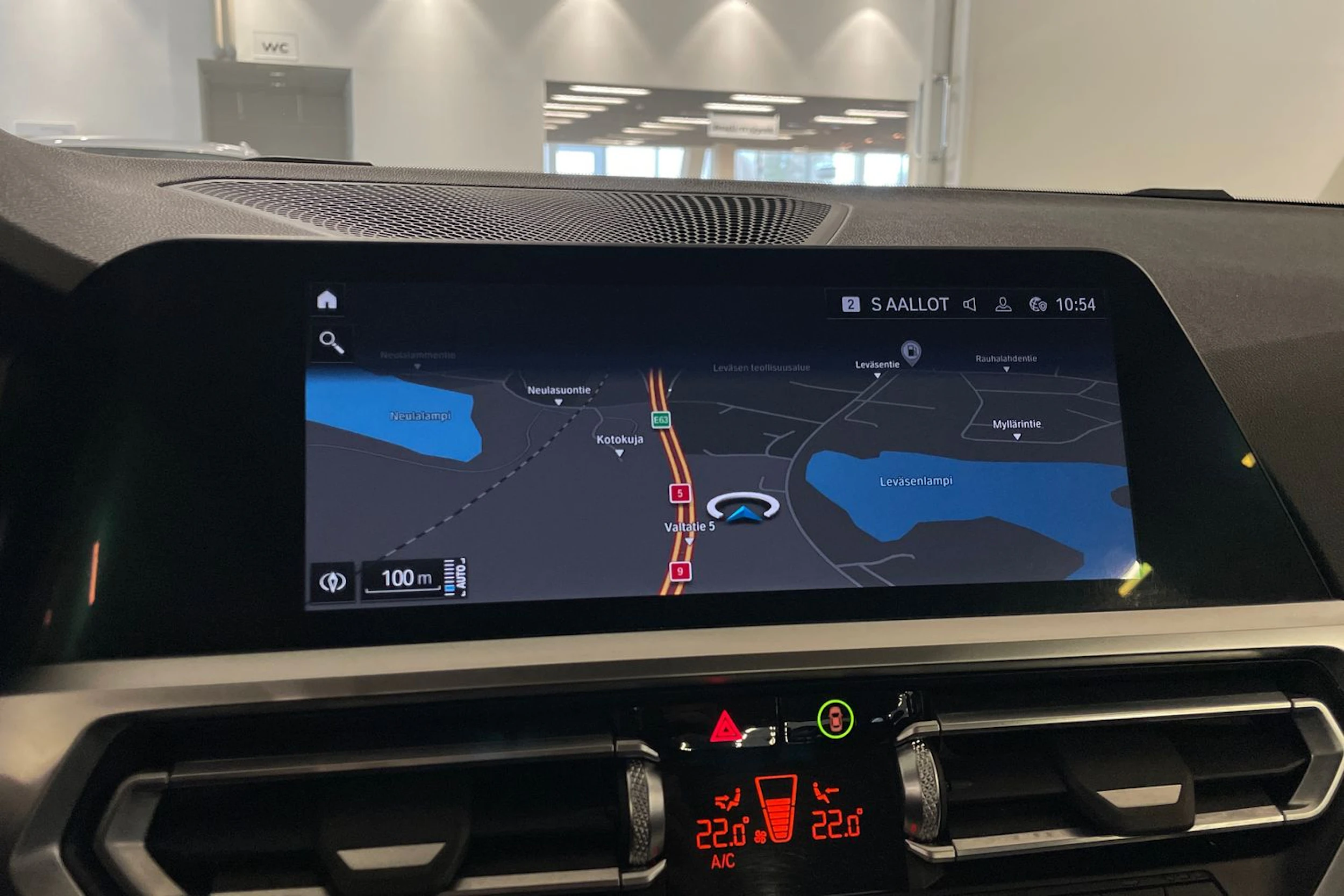 musta BMW 330 2020 kuva 13.