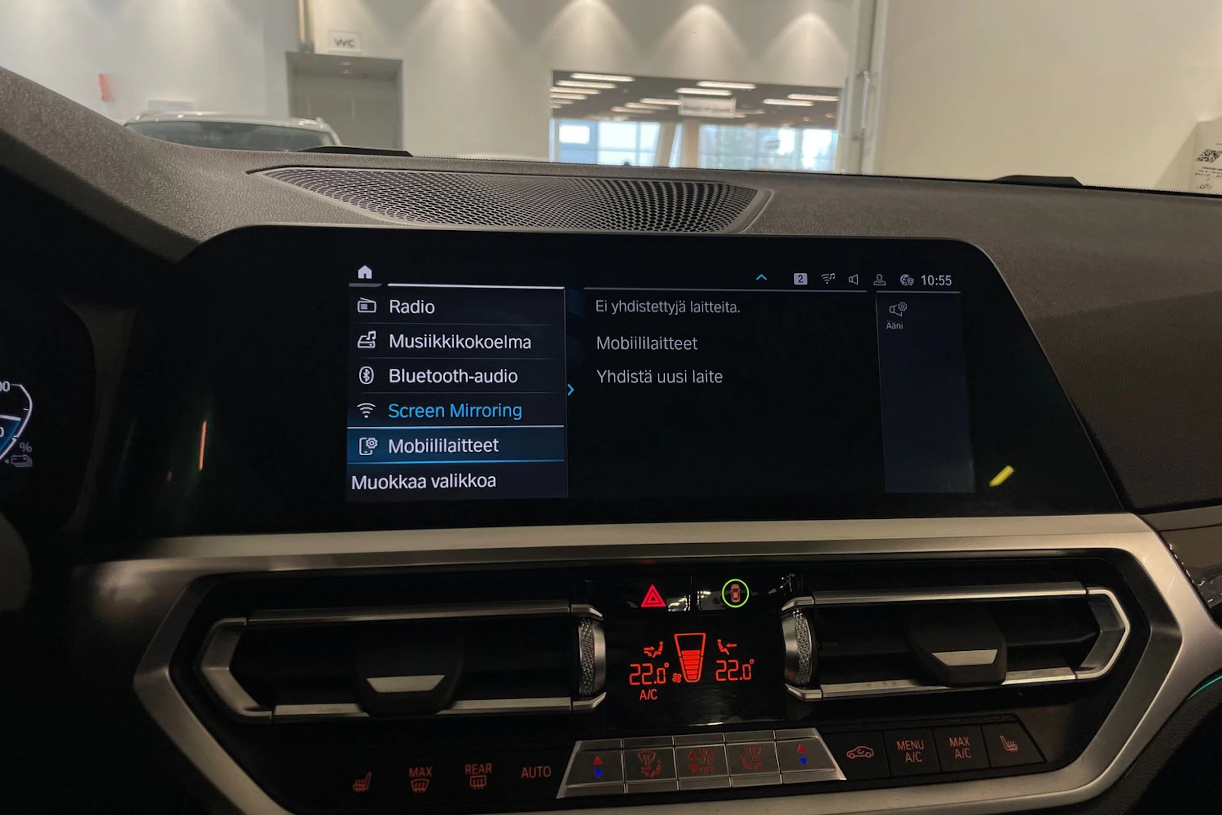 musta BMW 330 2020 kuva 14.