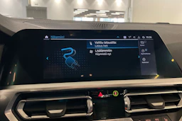 musta BMW 330 2020 kuva 15.