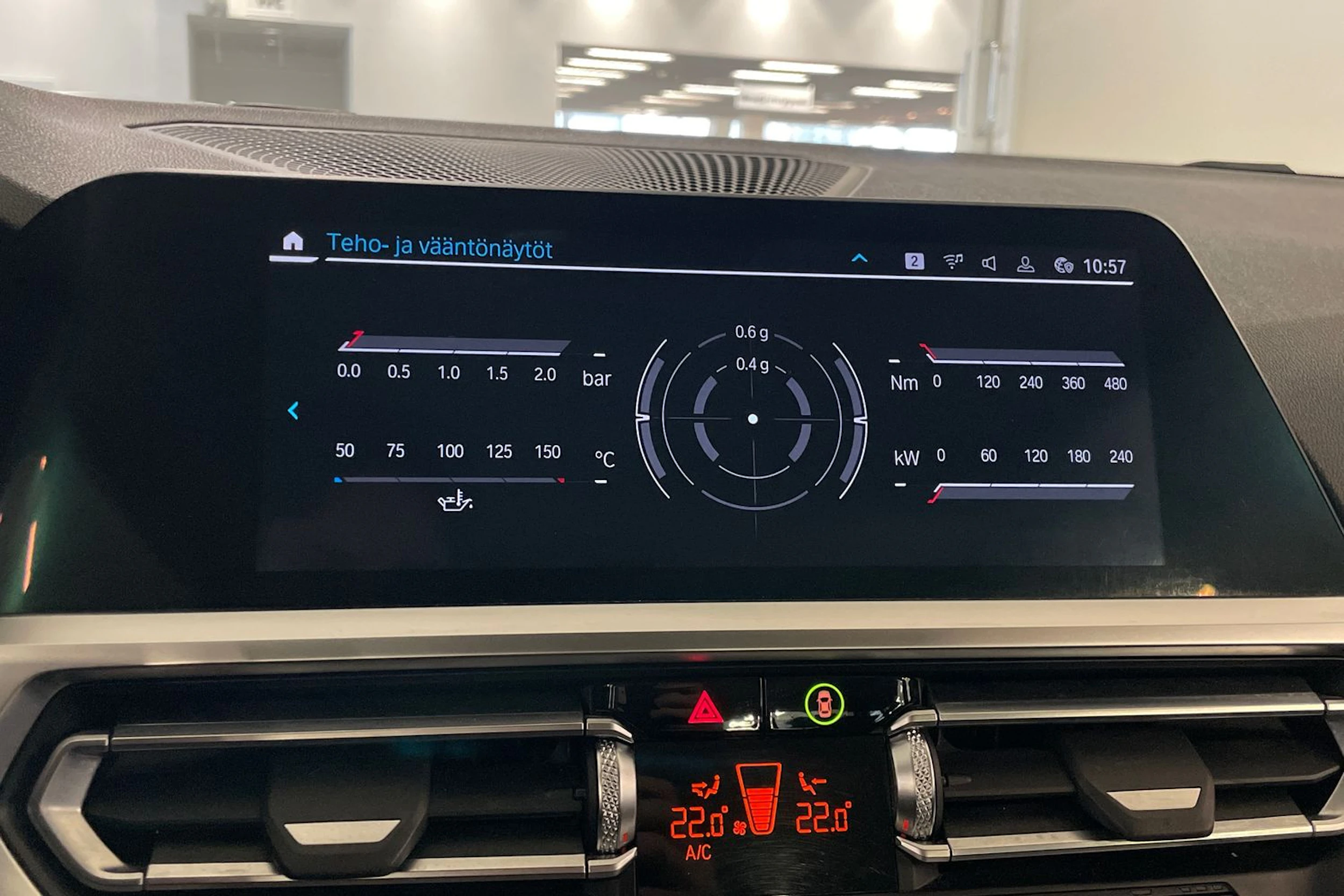 musta BMW 330 2020 kuva 16.