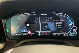 musta BMW 330 2020 kuva 17.