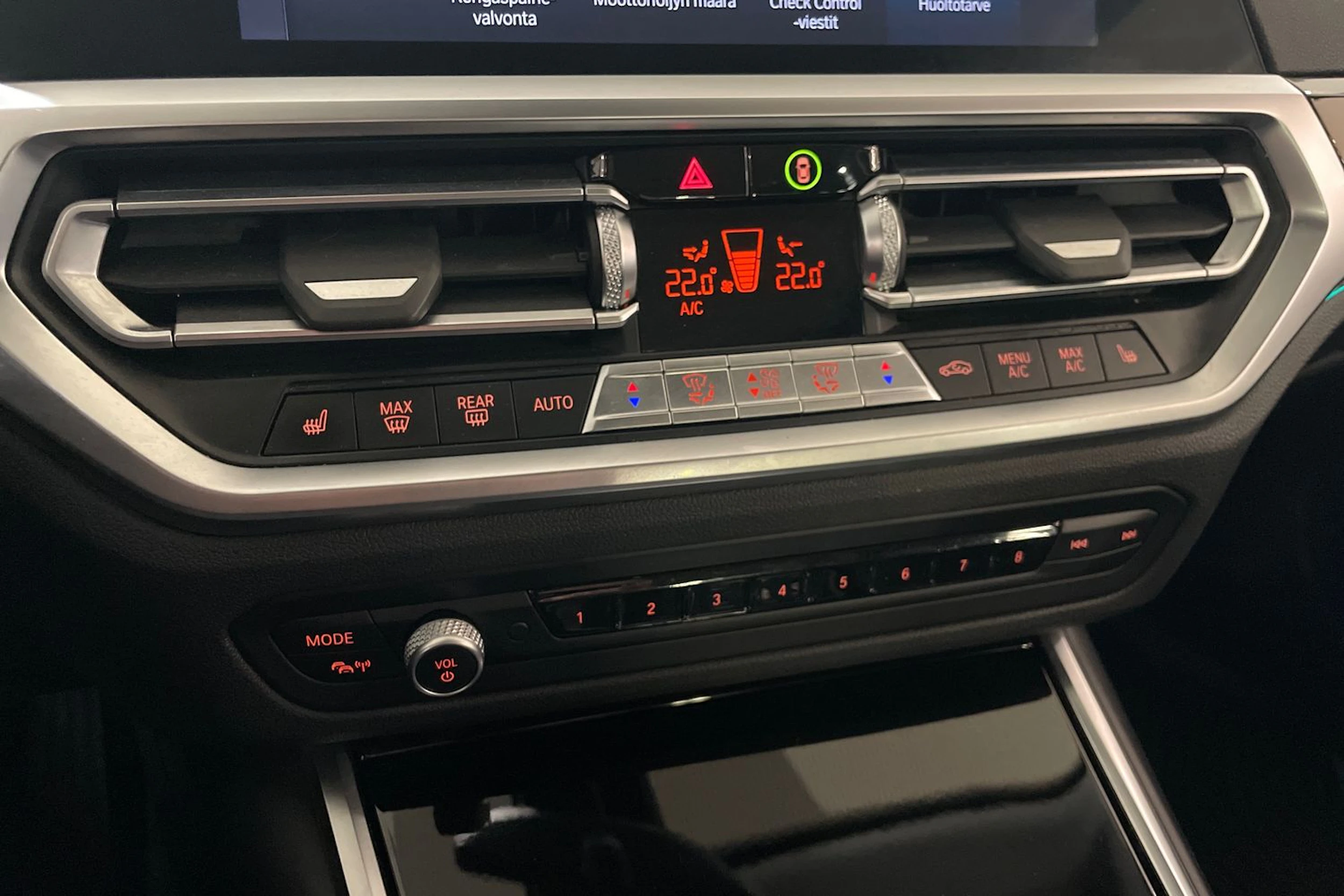 musta BMW 330 2020 kuva 18.