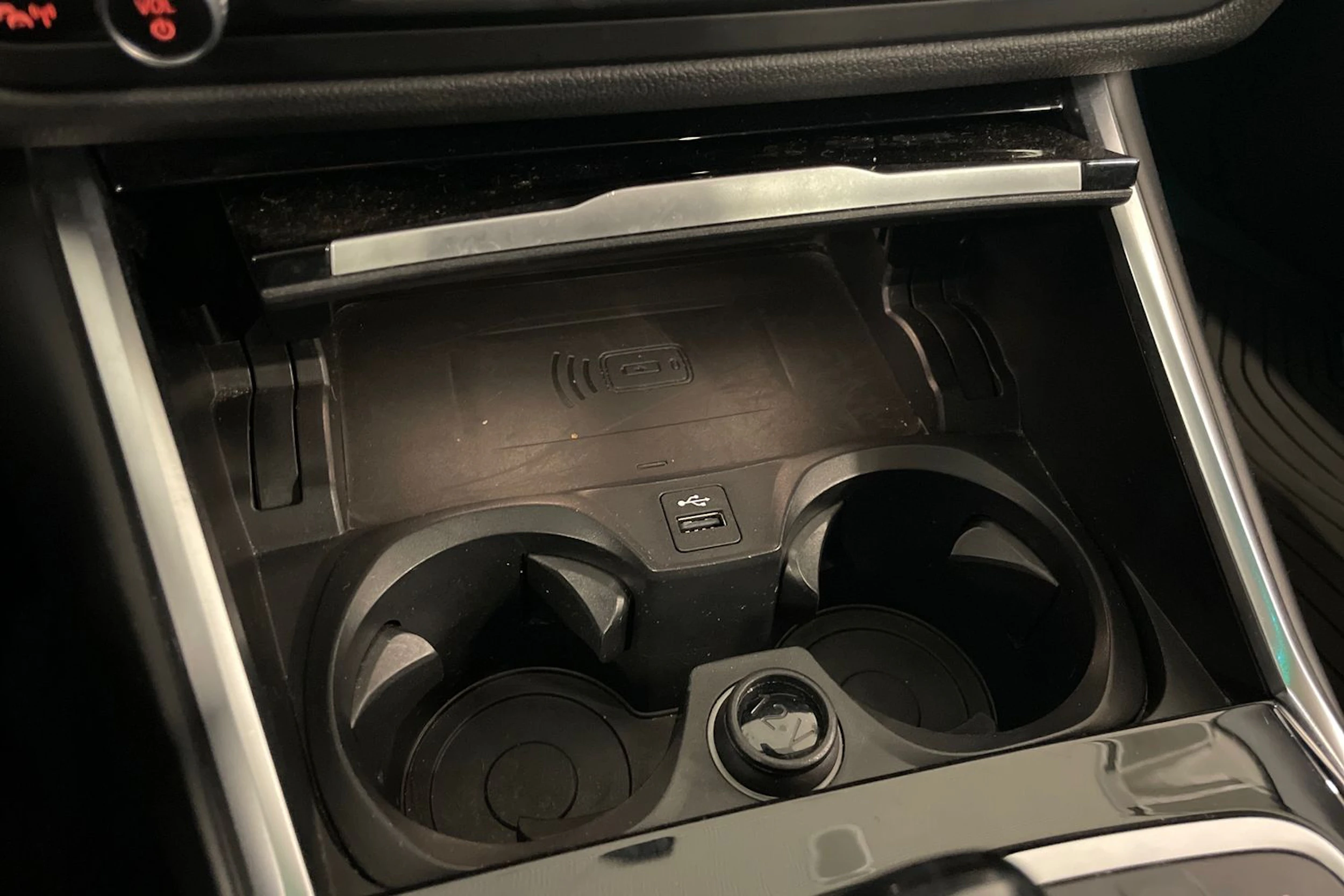 musta BMW 330 2020 kuva 21.