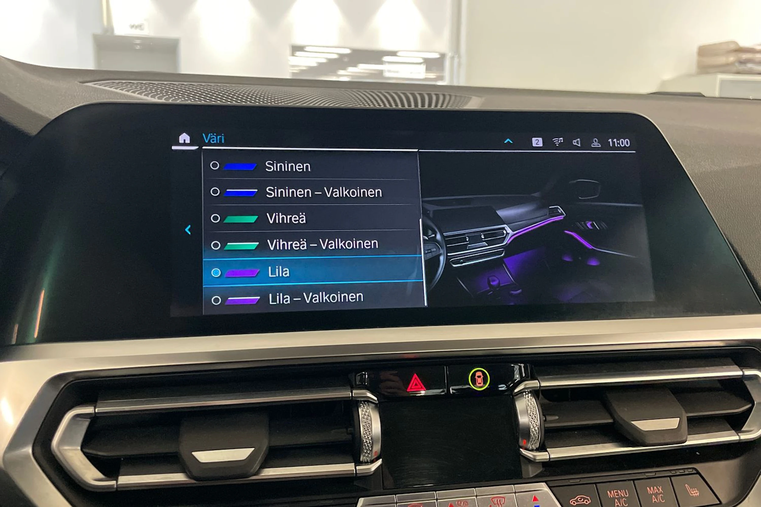 musta BMW 330 2020 kuva 22.